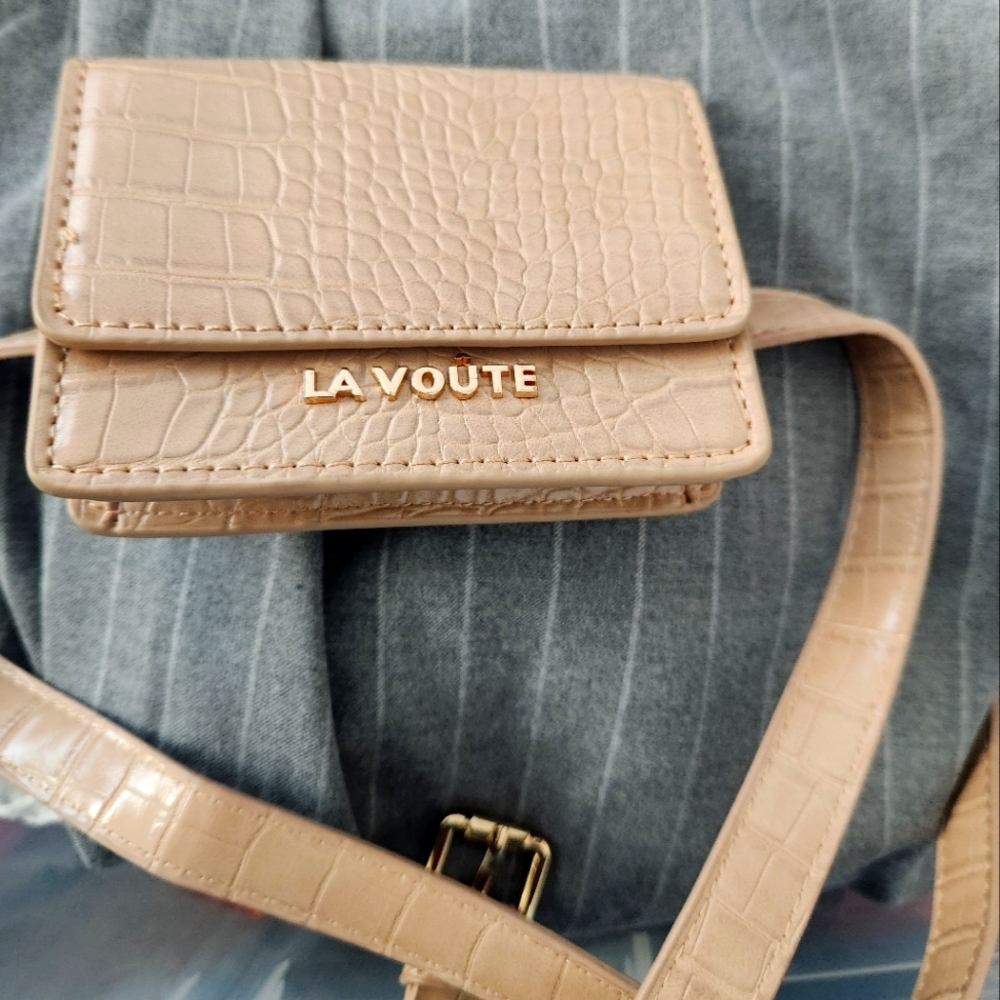 La voute belted bag faux snakeskin, like new